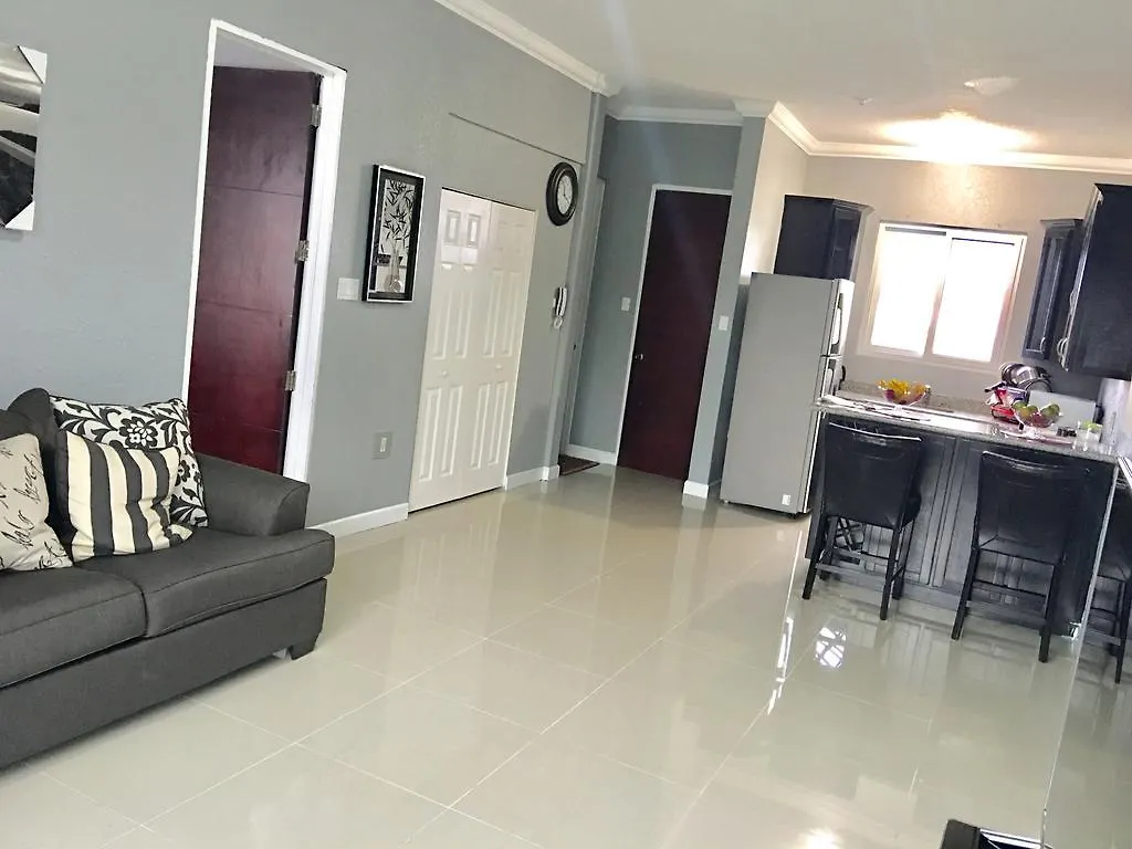 Barri Vacation Home 킹스톤