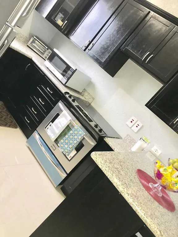 Barri Vacation Home 킹스톤