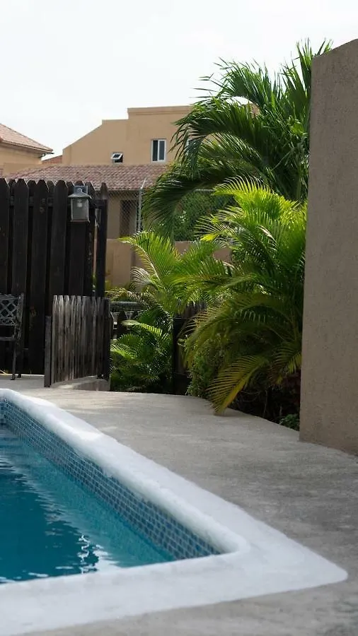 Barri Vacation Home 킹스톤