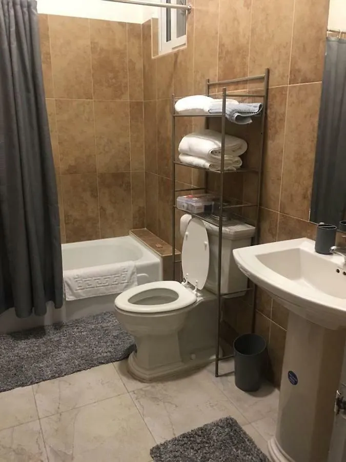 קינגסטון Barri Vacation Home דירה